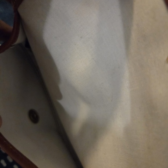 Dooney & Burke Elegant Patent Leather Black and Tan Trims Wristlet Bag! - Picture 4 of 4